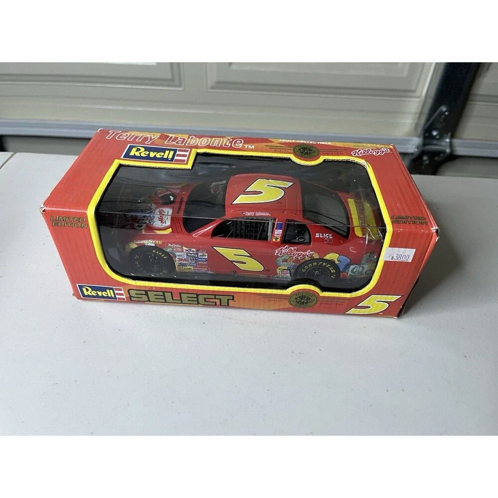 1/24 Revell 1998 NASCAR #5 Terry Labonte Blasted Fruit Loops Chevrolet